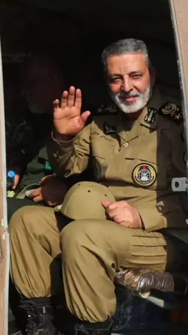 امیر سپهبد شهید سیدعبدالرحیم موسوی: باشد؛ که عمرمان در خاک و خون میدان نبرد به پایان برسد و فردای قیامت در پیشگاه خداوند بزرگ گلگون کفن و سپیدروی محشور شویم. ان شاء الله روحش شاد و یادش گرامی🖤🕊️🥀 #iran #ایران #explore 