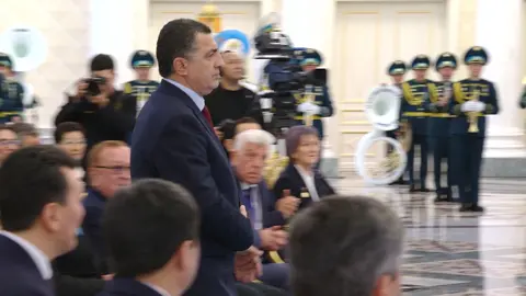 Бүгін, Республика күні қарсаңында Қарағанды облыстық «Вайнах» шешен-ингуш этномәдени бірлестігінің төрағасы Увайс Хаважиевич Джанаев Мемлекет басшысының қолынан жоғары мемлекеттік награда алды. Ол «Ел бірлігі» орденімен марапатталды. Бұл жоғары мемлекеттік награда –  Қазақстан халқының бірлігін нығайтуға, этносаралық келісімді дамытуға, өзара құрмет пен достық құндылықтарын дәріптеуге бағытталған көпжылдық қоғамдық қызметінің лайықты бағасы. Увайс Хаважиевичті лайықты марапатымен шын жүректен құттықтаймыз! Зор денсаулық, амандық, сарқылмас күш-қуат және ел игілігі жолындағы қоғамдық қызметіне толағай табыс тілейміз! Қоғамымыздың берік негізі – бірлік, достық пен келісім мәңгі салтанат құра берсін!