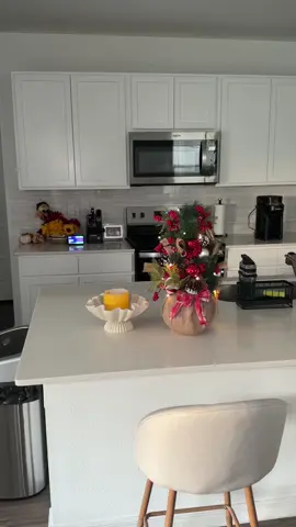 Viene tal cual como lo ven en el video, no hace falta armar nada, viene listo para colocarlo en tu mesa. Está precioso  @garveeglobal #Garvee #GarveeGlobalStore #decoracionnavideña #navidad2026 #christmasdecor 