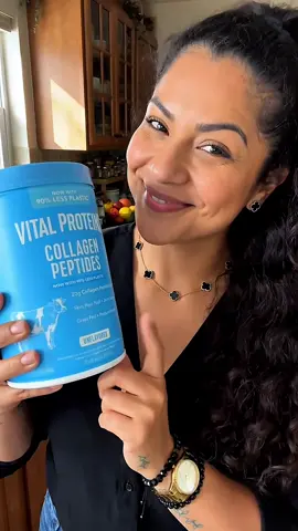 💙✨ ¡Uno de esos productos que vale la pena incluir en tu rutina! Vital Proteins Collagen Peptides 💙 Colágeno bovino en polvo, sin sabor y sin azúcar, ideal para mezclar con tu café, batidos o bebidas favoritas. ☕🥤 ✔️ 20 g de péptidos de colágeno por porción ✔️ Apoya la salud de la piel, cabello, uñas y articulaciones ✔️ Sin sabor, fácil de incorporar a tu rutina ✔️ Presentación de 10 oz 🛍️ ¡Revisa la oferta disponible! #VitalProteins #Colageno #CollagenPeptides #TikTokShopFinds #Bienestar  
