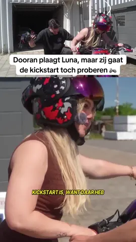 @porschalunaa Luna durft het aan en laat Dooran de supermoto aankicken. Lukt het zonder vallen? Kijk de hele vlog op het YouTube-kanaal van Luna. #porschaluna #supermoto #motor
