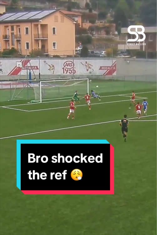 Define perfection: 😮‍💨🪄 ( 📹 @Kap’s🇸🇳⚽️ ) #footballskills #cristiano #golazo #referee #streetballers 
