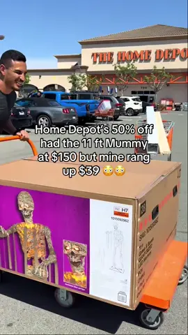 Home Depot’s is 50% off and giant animatronics are going for way less 🎃💀 #homedepot #homedepothalloween #animatronic #halloween #fyp 