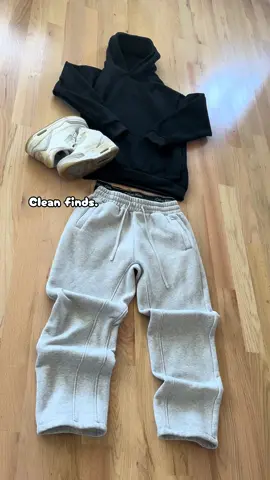 Such a perfect hoodie #hoodie #hoodieszn #fashion #fashionessentials #hoodies 