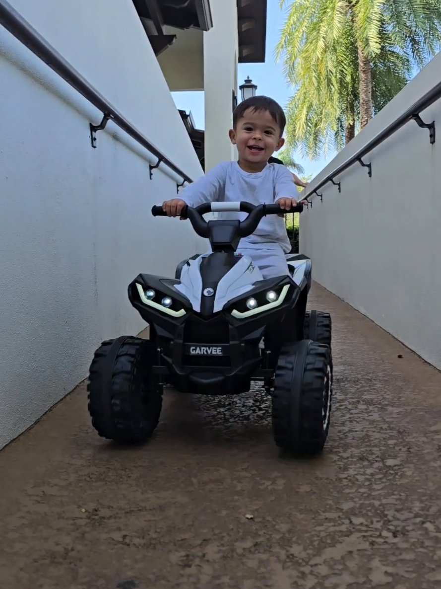 Mi niño feliz  #carroparaniños #rideoncar #babycar #cuatrimoto #motor 
