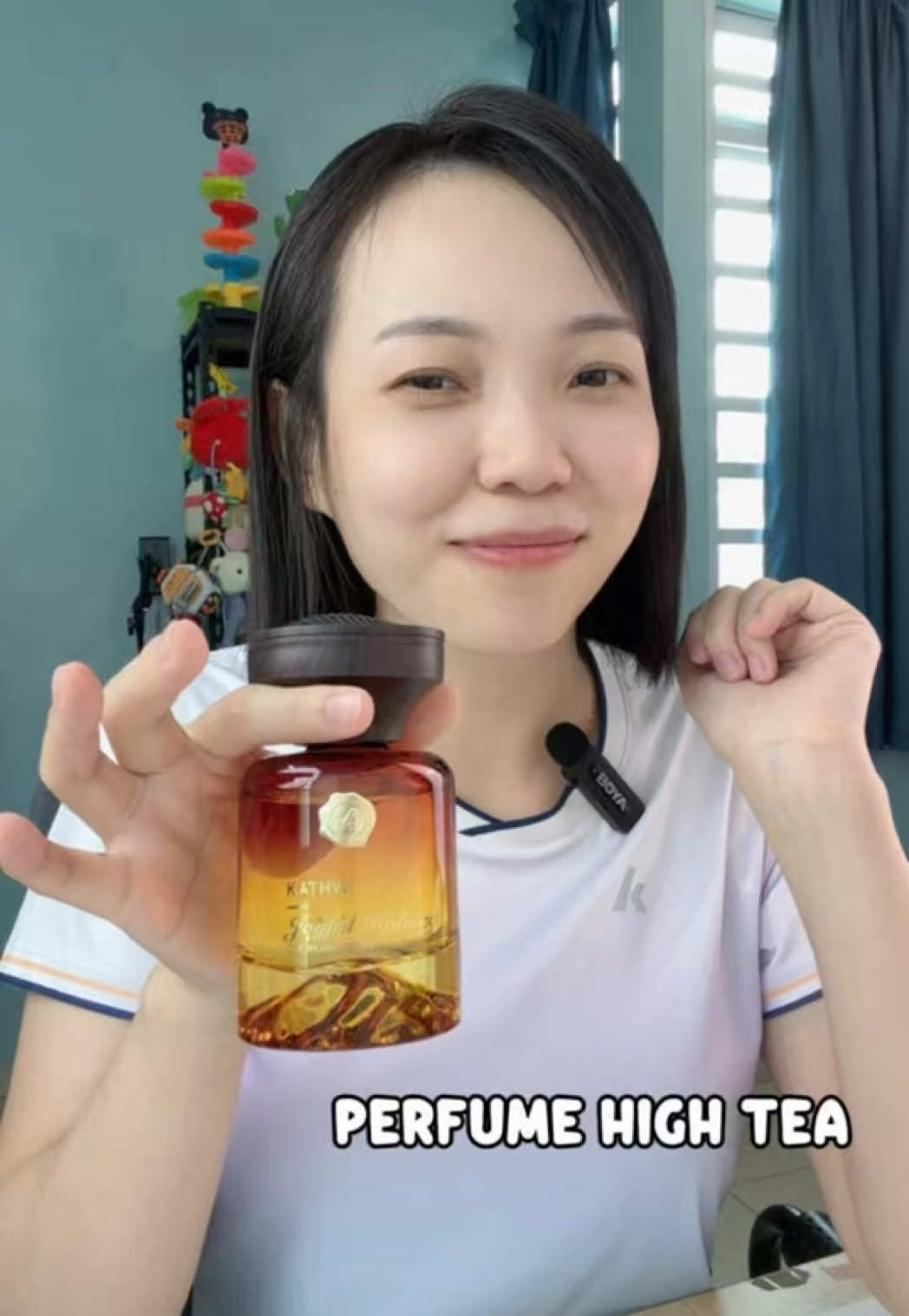 🚗🌿 Nak kereta sentiasa wangi macam kereta mewah? ✨ Kenali KATHWI Joyful Holidays Car Perfume 120ml! 😍 🌲 Mountain Forest – aroma hutan yang menyegarkan 🍵 White Tea – wangian yang lembut dan menenangkan ✨ No.5 & Qud Wood Balm – pilihan aroma dengan sentuhan eksklusif 💎 Reka bentuk wangian kereta yang nampak mewah 🌸 Bau yang menyenangkan untuk menemani perjalanan harian 🎁 Saiz 120ml, sesuai untuk menaikkan suasana dalam kereta! Bayangkan masuk kereta setiap hari dengan aroma yang menyegarkan. Memang lebih seronok memandu! 🥰 🛒 Pilih aroma kegemaran anda sekarang! #Kathwi #PerfumeKereta #CarPerfume #WangianKereta #aksesorikereta 