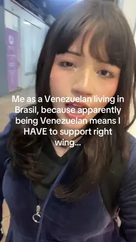 Se dedican a venir ir a otros países a disfrutar de los servicios públicos pero a la vez hacen propaganda al candidato de más extrema derecha com su ridiculo “vengo del futuro”. Candidatos cuyas propuestas son eliminar los servicios públicos, por no hablar que si fuera por esos políticos y los racistas de sus votantes ya estaban de vuelta en Venetrump. #boralula #mulherdepreso🔓🕊👫💍 #venezuela #brasil #venezolanosenbrasil 