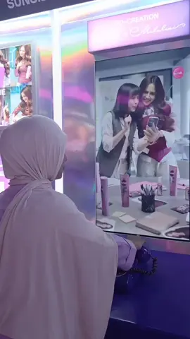 Perawatan ekstra buat kulit kepala dan rambut rontok! 🌿✨ Pakai scalp + hair mask plus hair tonic andalan dari Sunsilk bikin kepala terasa lebih segar dan rontok jauh berkurang. Mau nyobain experience-nya juga? Yuk, langsung datang ke Sunsilk x Mahalini Mahabadai Hair Forecast Station di Taman Literasi Blok M! 💜 @sunsilkid
 #SunsilkAffiliateEvent 
 #SunsilkMahabadai 
 #RahasiaRambutMahaBadai 
 #SunsilkThick&Bouncy