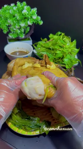Gà mấy bà đem hấp sá xị như này đi ngon ngọt lắm luôn á 😁😋😋🥰🥰🥰 #anngonnaugon #homnayangi #monngonmoingay #gahapxaxi #comnhaxuan 