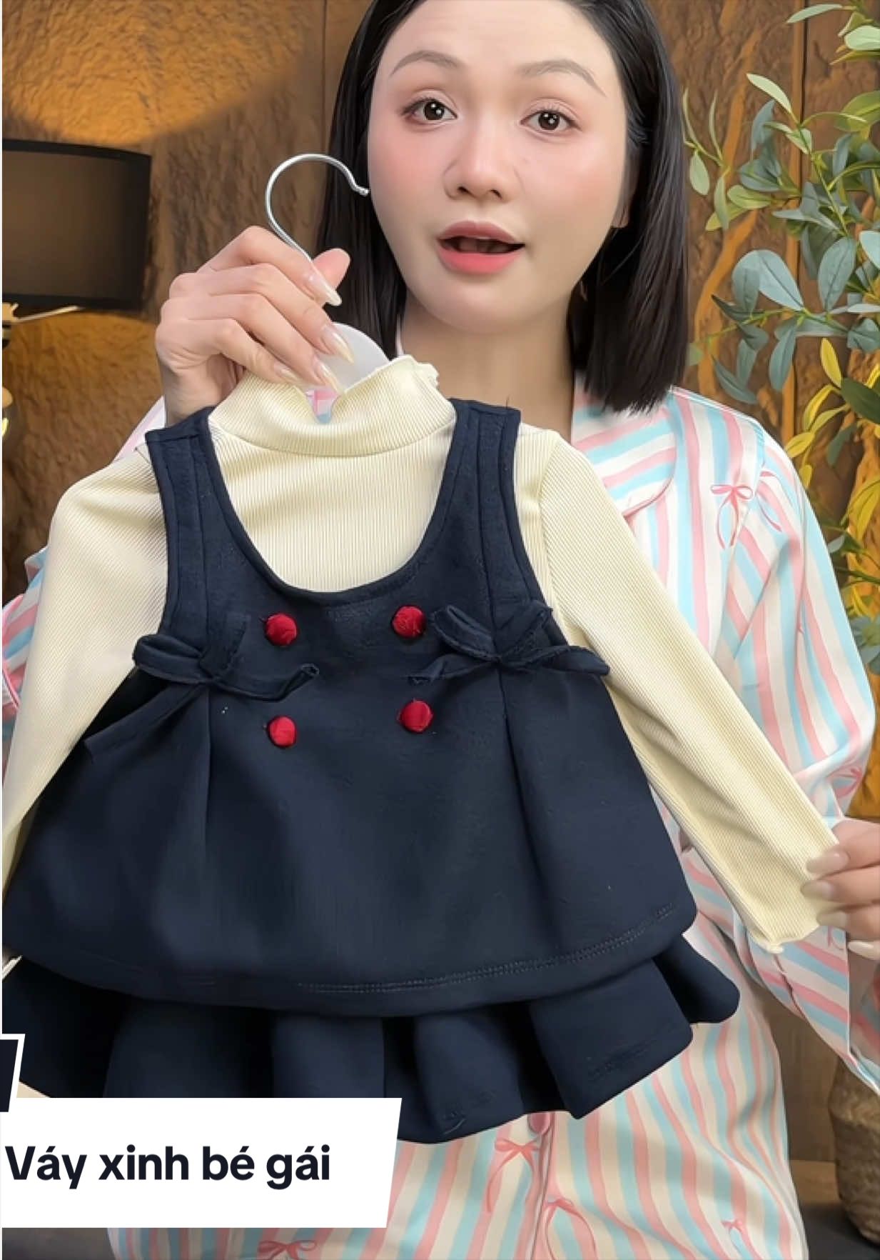 Set bộ 3ct màu tím than mix thêm áo màu trắng tăm xinh yêu dễ thương #megiangcogu #quanaotreem #vayxinhbegai #vaybegai #setxinhchobe 