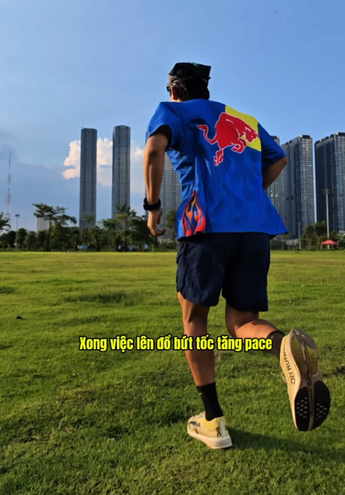 Ngày nhiệt huyết, đêm máu lửa của An cỡ này, còn ae thì sao? Làm lon Red Bull tiếp năng lượng rồi bản lĩnh all in hết mình dù công việc hay đam mê nha ae 🔥 #RedBull #BanLinhToiCungHucToiDi #NgayNhietHuyet #DemMauLua