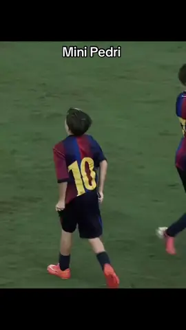 🇪🇸 Mini Pedri 🤩⚽ ¡El pequeño mago del fútbol que juega como una leyenda! 🔥 #MiniPedri #Pedri #FCBarcelona #Fútbol #Barça 