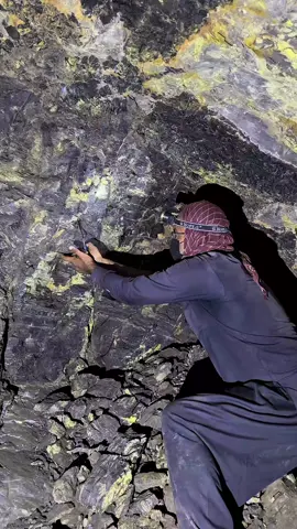 The Hidden World of  Black Diamond Miners #hiddentreasures #undergroundmining #blackdiamond #mining #miningworld 