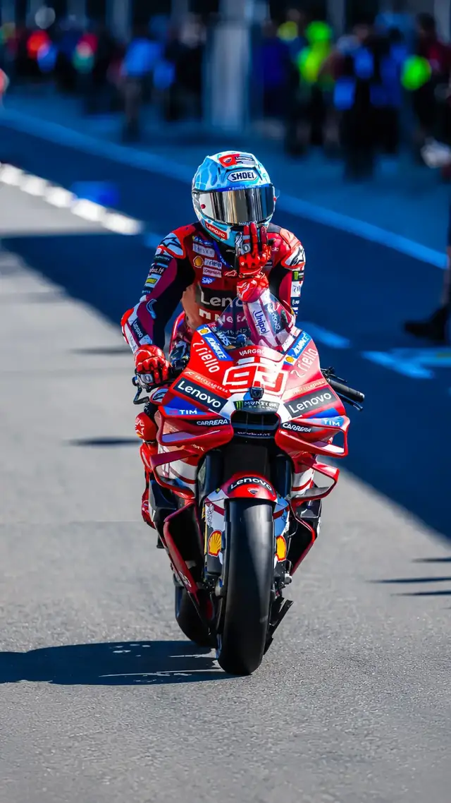 permisi king Marquez 👑👑 Ambil alih puncak klasemen 😎😎  #marcmarquez93  #mm93  #wearemarquez93  #motogp 