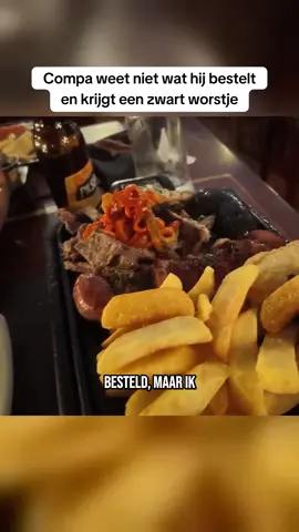 Compa gokt in Ecuador op iets uit de regio. Durft hij het aan? #compa #ecuador #eten #vakantie