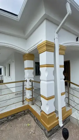 Screaming luxury, gold and white for exterior is a match 😋 #gold #white #pheelpaints #painting #ijebuode 