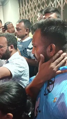 🚨 চট্টগ্রাম ইপিজেডে এক নারী ছুরিকাঘাতে আহত হয়ে হাসপাতালে ভর্তি রয়েছেন। আমরা গার্মেন্টস শ্রমিকরা এ ঘটনার সুষ্ঠু তদন্ত ও অভিযুক্তের দৃষ্টান্তমূলক শাস্তি দাবি করছি। ⚖️✊
