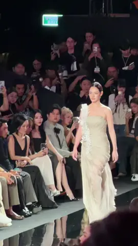 พี่นางเเบบสวยม๊ากก เก่งที่สุดเลย🪽✨👏👏👏 MINTRANCH NICHP EFW26 #MinranchatEFW26ICONSIAM #mintranch  #ELLEFashionWeek2026 #EFW26ATICONSIAM #ICONSIAM