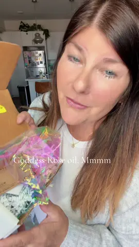 This seriously smells like heaven.  🔥🙌🏻🩷  #goddessoil #goddess #bodyoil #oilperfume #rosebodyoil 