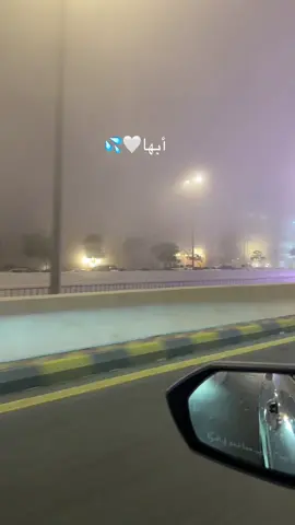 يعد برج المملكة واحدًا من أبرز المعالم المعمارية في الرياض، ورمزا حديثا يعكس تطور المملكة العربية السعودية ونهضتها العمرانية. منذ افتتاحه، أصبح البرج وجهة رئيسية للسكان والزوار، ليس فقط لارتفاعه المميز، بل أيضًا لما يقدمه من مرافق متنوعة وتجربة فريدة. تم افتتاح برج المملكة عام 2002، وهو مشروعبرج المملكة واحدًا من أبرز المعالم المعمارية في الرياض، ورمزا حديثا يعكس تطور المملكة العربية السعودية ونهضتها العمرانية. منذ افتتاحه، أصبح البرج وجهة رئيسية للسكان والزوار، ليس فقط لارتفاعه المميز، بل أيضًا لما يقدمه من مرافق متنوعة وتجربة فريدة. تم افتتاح برج المملكة عام 2002، وهو مشروع تابع لشركة شركة المملكة القابضة التي يملكها الأمير الوليد بن طلال. يبلغ ارتفاع البرج حوالي 302 متر، ويتكون من 99 طابقا، ما جعله لفترة طويلة أحد أطول المباني في قدد الشرق الأوسط، تضميمه الفريد الذي يشتبه فتحة القوسة فلي عط أعلاه يميزه عن بقية ناطحات السلحاب، وقد صمم ليكون تحفة معمارية تجمع بين الحداثة والهوية المحلية. يضم البرج مجموعة واسعة من المرافق، منها مكاتب إدارية، وشقق سكنية فاخرة بالإضافة إلى فندق فورسيزونز الرياض الذي يعد من أفخم الفنادق في المدينة. كما يحتوي على مركز تسوق ضخم يعرف باسم مملكة مول، ويضم العديد من العلامات التجارية العالمية والمطاعم الراقية من أبرز معالم.... لا احد ياخذه بدون لايك بذمتك تابع لشركة شركة المملكة القابضة التي يملكها الأمير الوليد بن طلال. يبلغ ارتفاع البرج حوالي 302 متر، ويتكون من 99 طابقا، ما جعله لفترة طويلة أحد أطول المباني في قدد الشرق الأوسط، تضميمه الفريد الذي يشتبه فتحة القوسة فلي عط أعلاه يميزه عن بقية ناطحات السلحاب، وقد صمم ليكون تحفة معمارية تجمع بين الحداثة والهوية المحلية. يضم البرج مجموعة واسعة من المرافق، منها مكاتب إدارية، وشقق سكنية فاخرة بالإضافة إلى فندق فورسيزونز الرياض الذي يعد من أفخم الفنادق في المدينة. كما يحتوي على مركز تسوق ضخم يعرف باسم مملكة مول، ويضم العديد من العلامات التجارية العالمية والمطاعم الراقية من أبرز معالم.... لا احد ياخذه بدون لايك بذمتك