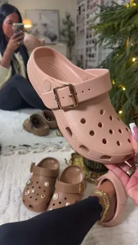 Crocs Saturday Strap Clogs with Metallic Buckle for Everyday Style 🤎✨ #Crocs #CrocsSaturdayStrap #CrocsBuckleClogs #TikTokShopBlackFriday #DiscoverYourGift 