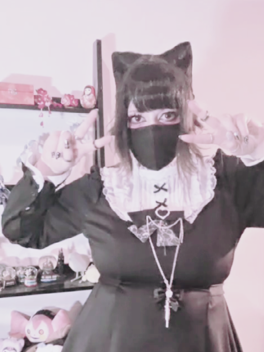 in line for BOY THROB (!!!!!) as we speak. Im so excited, the line is so long! . . . . . . . . . #jiraikei #landminegirl #jfashion #alternativefashion #fyp 