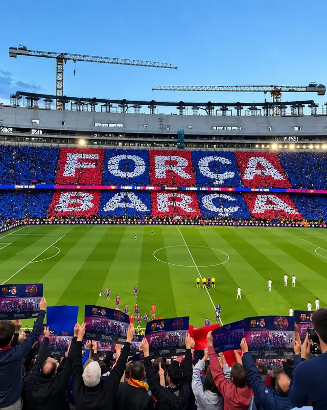 #creatorsearchinsights  Moi pour jouer au eFootball Pour être doué pour jouer au eFootball (adapté aux débutants à intermédiaires) : 🎮 1. Comprendre les bases du contrôle et de la transmission Ne pas sprinter trop souvent - rendre le contrôle du ballon mauvais. Utilisez la passe traversante (passe percée) lorsque l'attaquant a couru. Essayez le passage manuel pour rendre l'appât plus précis. Lors de la défense, n'appuyez pas simplement sur (appuyez) continuer, maintenez la position en premier. balle laide. Utilisez la passe traversante (passe percée) lorsque l'attaquant a couru. Essayez le passage manuel pour rendre l'appât plus précis. Lors de la défense, n'appuyez pas simplement sur (appuyez) continuer, maintenez la position en premier. ⚽ 2. Choisissez une formation stable Bonne formation pour classé : 4-3-3 → adapté au jeu rapide et aux ailes actives. 4-2-1-3 → équilibre attaque et défense. 4-1-2-1-2 (diamant) → fort au milieu. Si vous aimez jouer au ballon court comme le FC Barcelone, utilisez une formation avec de nombreux milieux de terrain. 🧠 3. Définir le style de jeu de l'équipe Choisissez Contre rapide si vous aimez les contre-attaques rapides. Sélectionnez Possession Game si vous aimez tenir le ballon longtemps. Assurez-vous que le joueur correspond au style de jeu (vérifiez le niveau de style de jeu de l'équipe, essayez 90 +). 🔥 4. Améliorez et formez correctement les joueurs Concentrez-vous sur la mise à niveau vers la vitesse et la finition pour les grévistes. Sensibilisation défensive et tacle pour les défenseurs. Ne vous contentez pas de mettre à jour toutes les statistiques, ajustez la position. 🛡️ 5. Comment survivre en toute sécurité Utilisez des correspondances (ne glissez pas toujours). Fermez le chemin de passe, pas seulement pour chasser le ballon. Ne tirez pas tous les défenseurs hors de leur position. 🎯 6. Conseils supplémentaires pour monter rapidement en grade Jouer lorsque la connexion est stable (faible ping). Ne paniquez pas si vous concédez. Apprenez le schéma des adversaires (de nombreux spams passent). #Tips #masihpemula #viral_videos_tiktok   Pedri et gordane  #viscabarca🔵🔴 