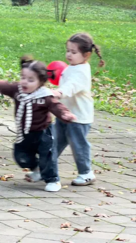 Videoya ne ad verim biləmmədim🥹😂 ta böyüyəndə baxarlar necə mehriban olduğlarina 😂 genümüz beledi…. #rekomendasi #trand #babymelissa #keşfet #рекомендации 