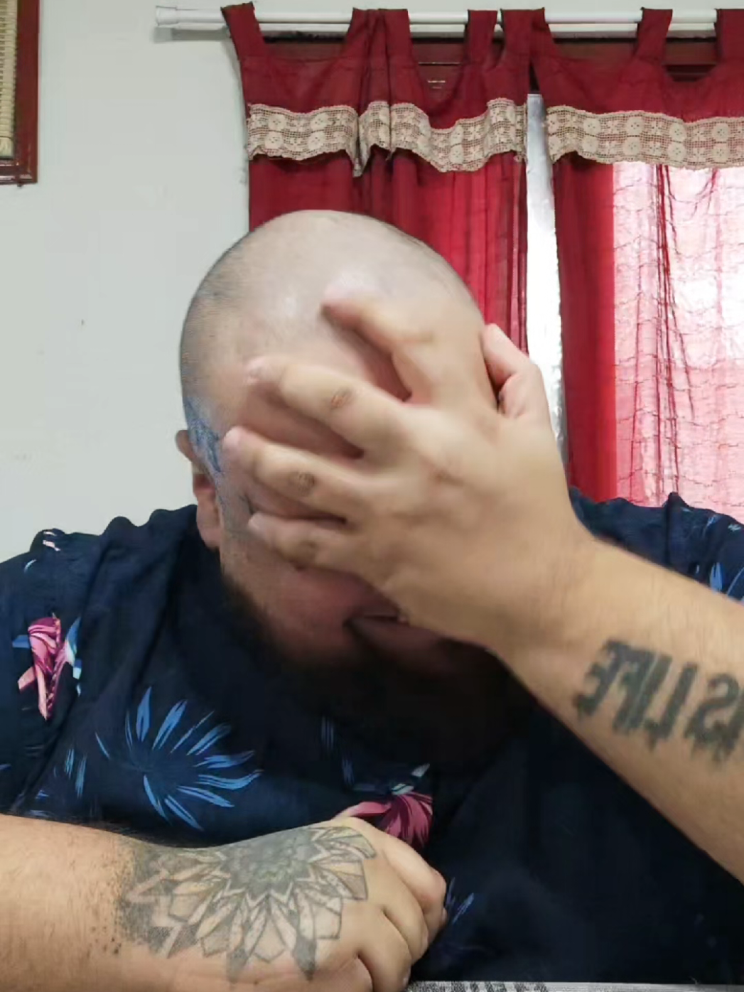 a tu energía 🗣️ @EL TIPO DESUBICADO  si te gustó compartiloo #viral #novios #suegra #parati #humor 