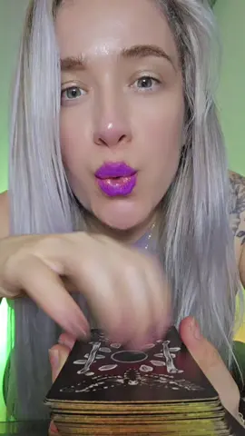 🔮✨ TAROT INTERACTIVO: ¿SÍ O NO? ✨🔮 Piensa en esa pregunta que lleva días dando vueltas en tu cabeza. Respira, conecta con tu intuición y elige una opción: ¿1 o 2? 👁️ 🖤 OPCIÓN 1 — Diez de Espadas: NO. Esta carta habla de finales, agotamiento y ciclos que ya cumplieron su propósito. Tal vez la respuesta no sea la que esperabas, pero hay situaciones que necesitan terminar para que algo nuevo pueda comenzar. No insistas en sostener lo que ya llegó a su límite. ❤️ OPCIÓN 2 — Cuatro de Bastos: SÍ. ¡Una carta de celebración! 🎉 Representa estabilidad, encuentros felices, acuerdos y metas alcanzadas. Hay una energía favorable para que las cosas se concreten y puedas disfrutar de aquello que tanto deseas. ✨ Recuerda: el tarot es una herramienta simbólica de orientación. Las cartas muestran posibilidades, pero tus decisiones siguen estando en tus manos. 💬 ¿Elegiste el 1 o el 2? Cuéntame en los comentarios si el mensaje resonó contigo. 🔮 ¿Quieres profundizar en tu situación? Reserva tu lectura de tarot personalizada por WhatsApp. 📲 #TarotInteractivo #TarotSiONo #tarot  #LecturaDeTarot #si