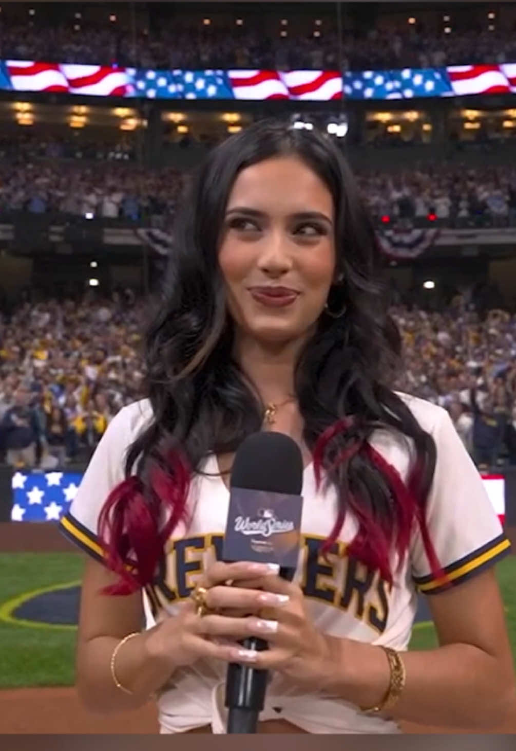 An amazing national anthem performance by Kylie Cantrall! 🤩 #MLB #baseball #WorldSeries #descendants @Kylie Cantrall 