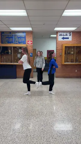 little did we know we were being recorded👌🏼#fans #larping #fyp @chloe secret @cassidy @kara💕 