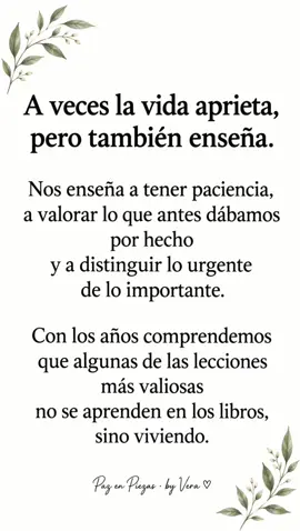 A veces la vida aprieta, pero también enseña. #LeccionesDeVida Hay cosas que solo entendemos después de vivirlas. Con el tiempo aprendemos a valorar mejor, a tener paciencia y a mirar de otra manera lo que antes parecía tan importante. La vida también enseña mientras seguimos caminando. #PazEnPiezas #ReflexionesDeVida #Aprendizajes #CrecimientoPersonal 