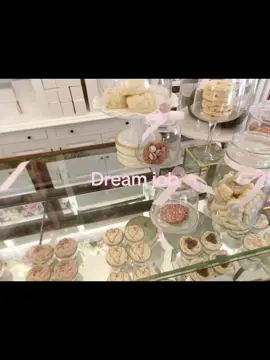 I wish 🧁 #girlblogger #bakery #dreamjob 