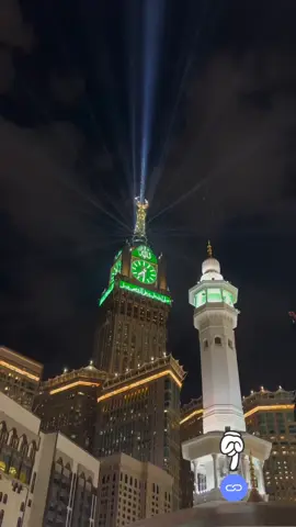 مدینہ منورہ مدینہ، نبی ﷺ کا شہر، روشن چراغ ایمان کا مینار، جہاں اسلام کی تاریخ کو پرواز ملتی ہے مسجد نبوی عظمت اور شان کی علامت جہاں نبی محمد ﷺ کا روضہ ایک مقدس منظر ہے شہر کی گلیاں کھجور کے درختوں سے سجی ہوئی ہیں، سبز و بلند ایک پرسکون نخلستان جہاں ایمان اور امن دلوں کو مسحور کرتے ہیں مدینہ کی مالا مال تاریخ اور ورثہ چھو کر محسوس ہونے کے قابل ہے ایسا مقام جہاں دنیا بھر سے مسلمان آکر روحانی سکون پاتے ہیں شہر کی گرمجوش مہمان نوازی اور خوش اخلاقی اسے زیارت کی ایسی جگہ بناتی ہے جہاں پہنچنے کے لیے لمبا سفر بھی قابل قدر ہے#🕋🤲🕋🤲creatorsearchinsights #foryou #fyp #unfrezzmyaccount #foryoupage 