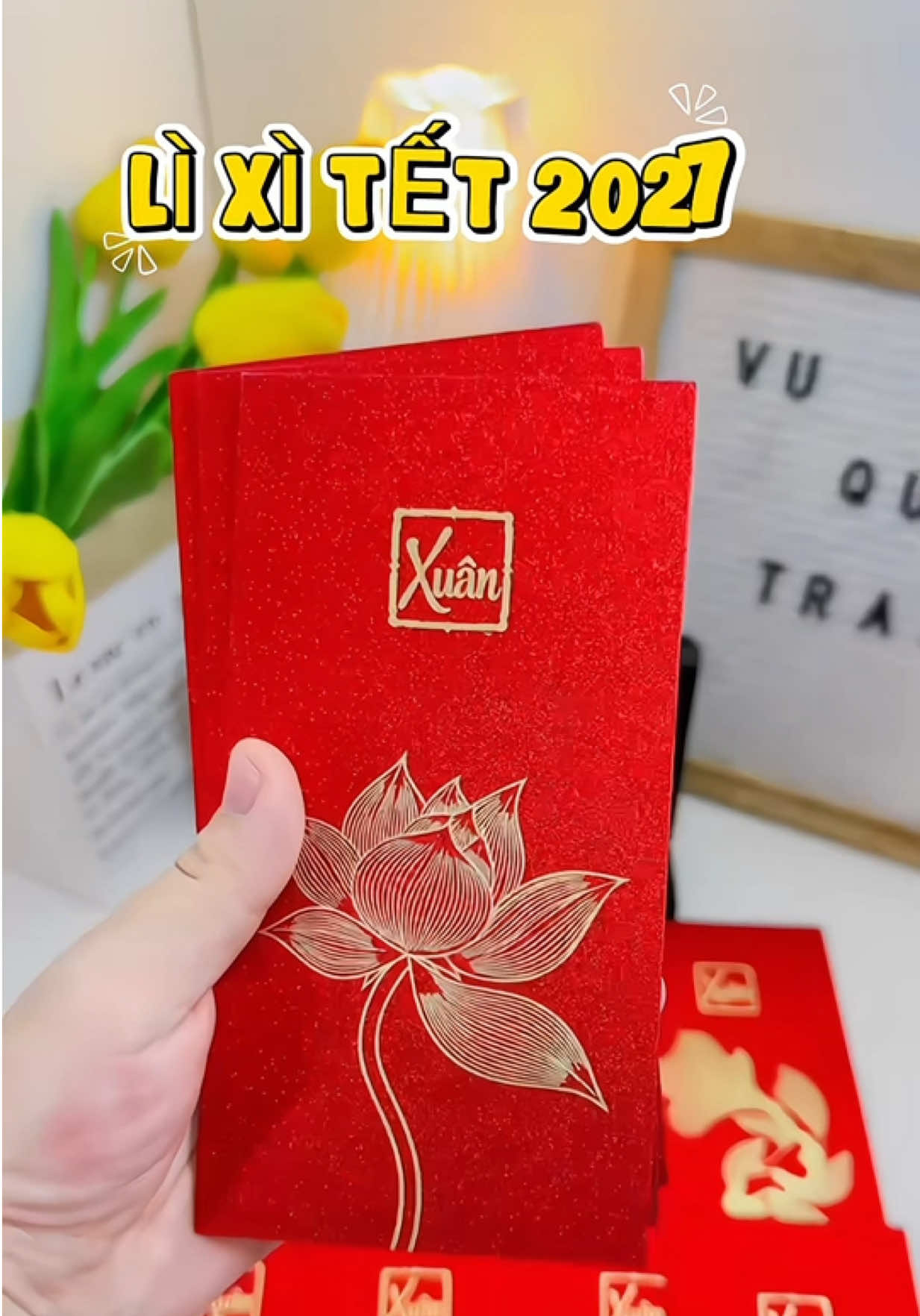 🧧 Tết này tiền lì xì có thể mỏng, nhưng phong bao nhất định phải sang như đại gia! 😂✨ Bao lì xì đỏ nhũ kim tuyến lấp lánh, họa tiết vàng óng, đẹp mê ly mà giá lại mềm xỉu! 😍 Các vợ tranh thủ chốt sớm, Tết đến chỉ việc phát lì xì cho thật oách nha! 🛒❤️ #BaoLiXiTet #LiXi2027 #BaoLiXiDep #DoTrangTriTet #SamTetGiaRe   