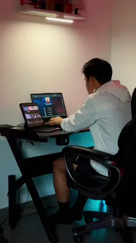 Sáng là nhân viên chăm chỉ, tối hóa vận động viên máu lửa! 🔥 Có Red Bull tiếp sức, ngày hay đêm cũng không ngại hết mình với đam mê! ⚡️ #RedBull #BanLinhToiCungHucToiDi  #NgayNhietHuyet #DemMauLua #adbiz