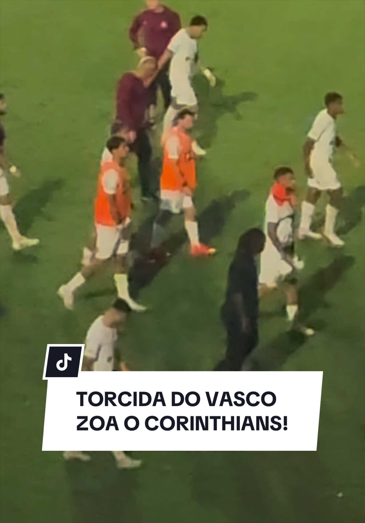 Torcida do Vasco provoca o Corinthians!  “Arerê, o Corinthians vai jogar a Série B