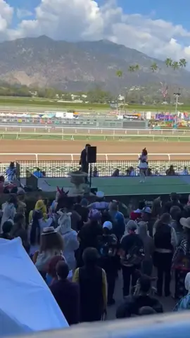 Amazing things are happening on cosplay trackside I'm so happy to be here congrats! #umamusume #umamusumeprettyderby #cosplay #ring #proposal 