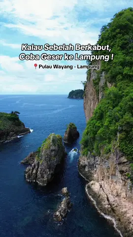 Cuaca lagi cerah - cerahnya, di Pulau Wayang - Lampung. 🥰 . #pulauwayang #telukhantu #trippulauwayang #lampung #wisatalampung 