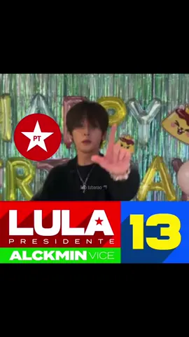 que lindo o lino no seu aniversário homenageando o lula e claramente dando sinais de que ele vai ganhar hoje dia 25 🥹🥹 #straykids #lula #leeknow #skz #stay 