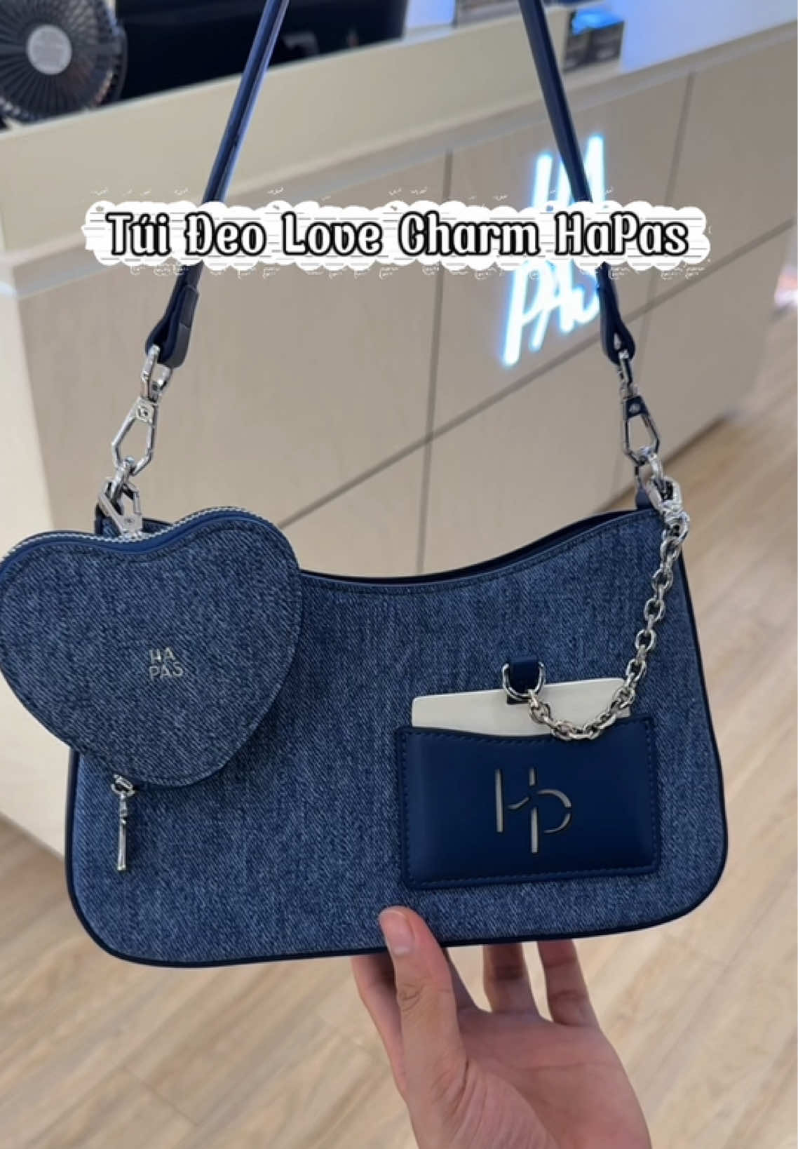 Thiết kế thanh lịch, dễ đeo và dễ phối cùng nhiều phong cách, từ nhẹ nhàng hằng ngày đến những dịp cần thêm chút sang trọng. #HAPAS #tuixach #viral #tuitangsinhnhat #tangquanguoiyeu 