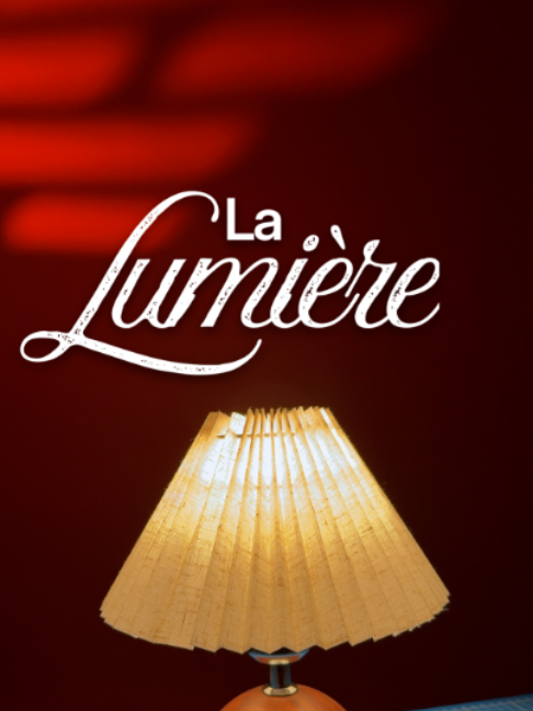 Le même téléphone, deux rendus différents !! Dans cette vidéo je te montre comment utiliser la lumière et les réglages caméra pour avoir un meilleur rendu vidéo.  Astuce création de contenu Astuce lumière Lighting setup Blackmagic Camera App #contentcreationtips #lightingtips #blackmagiccamera #learnontikok #tipsvideo