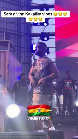 Sark dances Kakalika on stage 😂😂#rapperholic #sarknation #fyp #viral #trending 