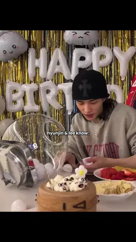they built different😮‍💨 #hyunjin #leeknow #straykids #skz #kpop 