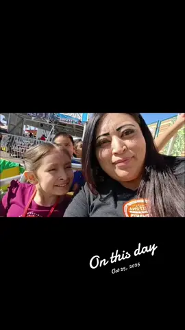 #onthisday awww Aaliyah and her 4th grade class at the az state fair last year ....