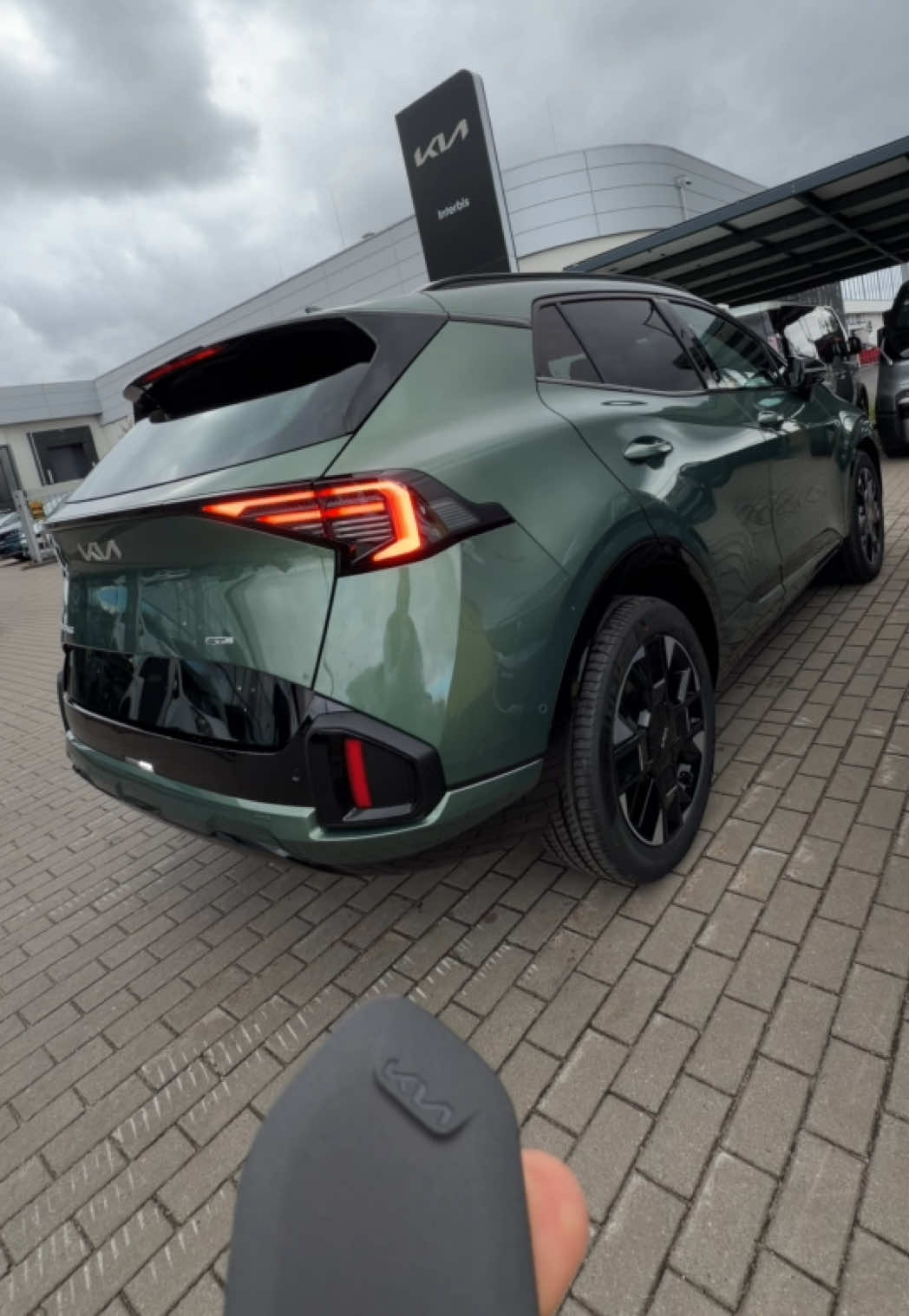 Kia Sportage 1.6 T-GDi 239KM 6AT HEV GTLine w kolorze Experience Green 👌😎❤️ #kia #suv #bestseller #kiasportage #hybrid 