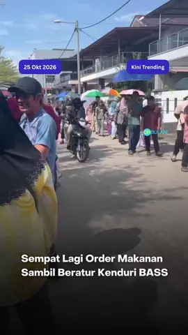 Agaknya abang rider jumpa ke tak customer dia hahaha  Sumber: syanahsini  P/s: Video ini bukan milik OhBulan! dan kredit telah diberikan kepada pemilik asal. Jika anda ingin kami menurunkan video tersebut, sila hantarkan DM kepada kami dengan segera. Terima kasih! #ohbulan #kinitrending 