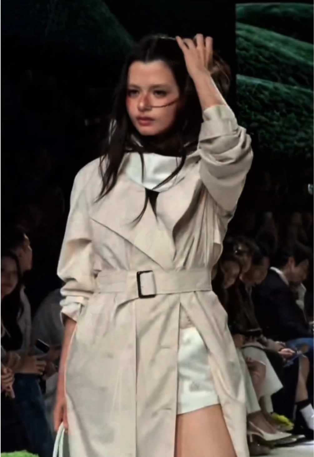 Becky cô gái đa tài 🥰 REBECCA WALKS WACAY EFW26 #BeckyxWACAYxEFW26  #ELLEFashionWeek2026  #WACAYxEFW26  #beckysangels  #BeckyArmstrong 