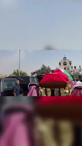 في مشهدٍ مهيب، يودّع الأردنيون شهداء الكرك في قرية حمود، جسّدوا فيه أسمى معاني الوفاء والتلاحم ووحدة الصف. رحم الله شهداء الوطن، وحفظ الأردن وأهله، وأدامه آمناً عزيزاً في ظل قيادته الهاشمية، قوياً بتماسك أبنائه وتضحيات نشاماه. #دم_الأردني_غالي #الأردن #الكرك 🇯🇴 